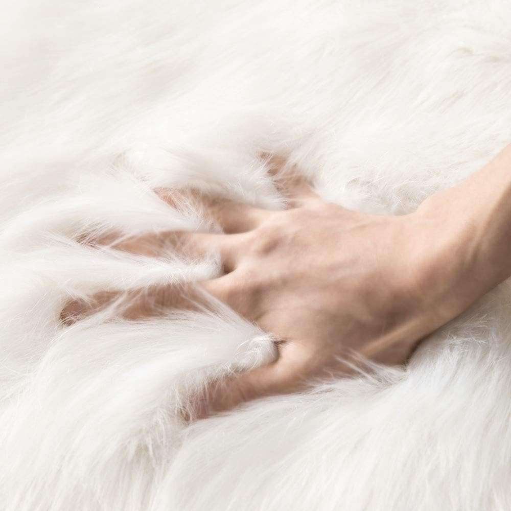 MIULEE Fluffy Area Rug 3x5 ft Faux Fur Sheepskin Rug for Bedroom White