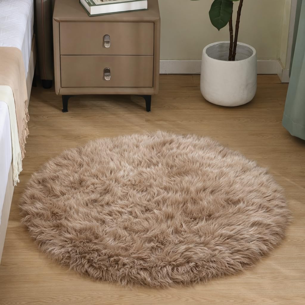 Goolela White Fluffy Faux Fur Rug for Bedroom Faux Sheepskin Rug 2x3 White Fuzzy Furry Bedside Carpet Dining Room Playroom Dorm Small Washable Rectangle