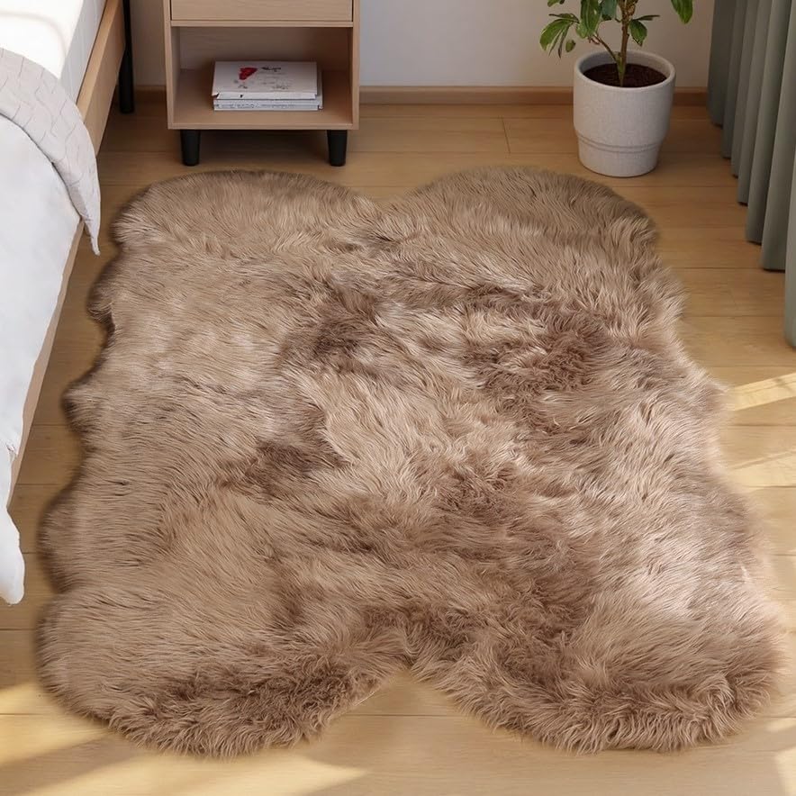 Goolela White Fluffy Faux Fur Rug for Bedroom Faux Sheepskin Rug 2x3 White Fuzzy Furry Bedside Carpet Dining Room Playroom Dorm Small Washable Rectangle