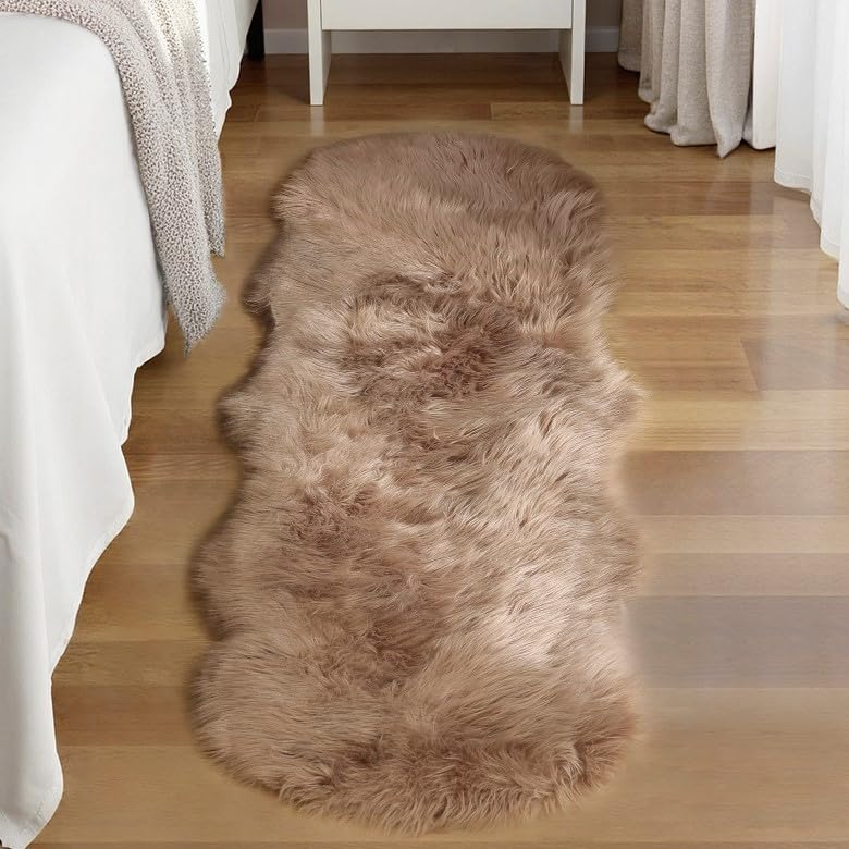Goolela White Fluffy Faux Fur Rug for Bedroom Faux Sheepskin Rug 2x3 White Fuzzy Furry Bedside Carpet Dining Room Playroom Dorm Small Washable Rectangle