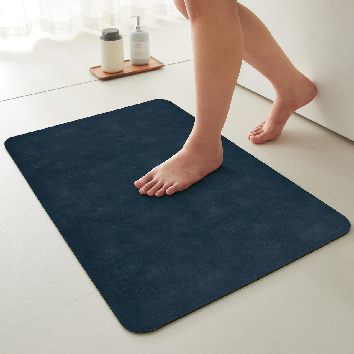 TYUU Thin Bath Mat, Small Bathroom Rugs Non Slip Washable, 16x24 Dark Grey