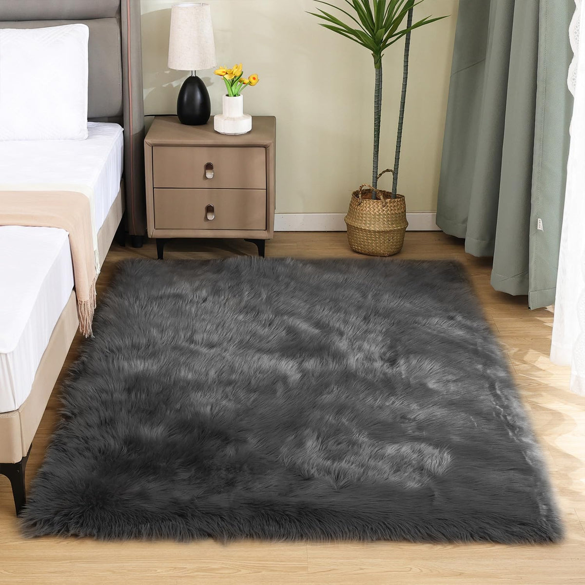 Latepis White Sheepskin Rug 2x3 Faux Fur Sheepskin Rug for Living Room Fluffy Washable Rugs for Bedroom Luxury Room Decor Furry Rugs Rectangle