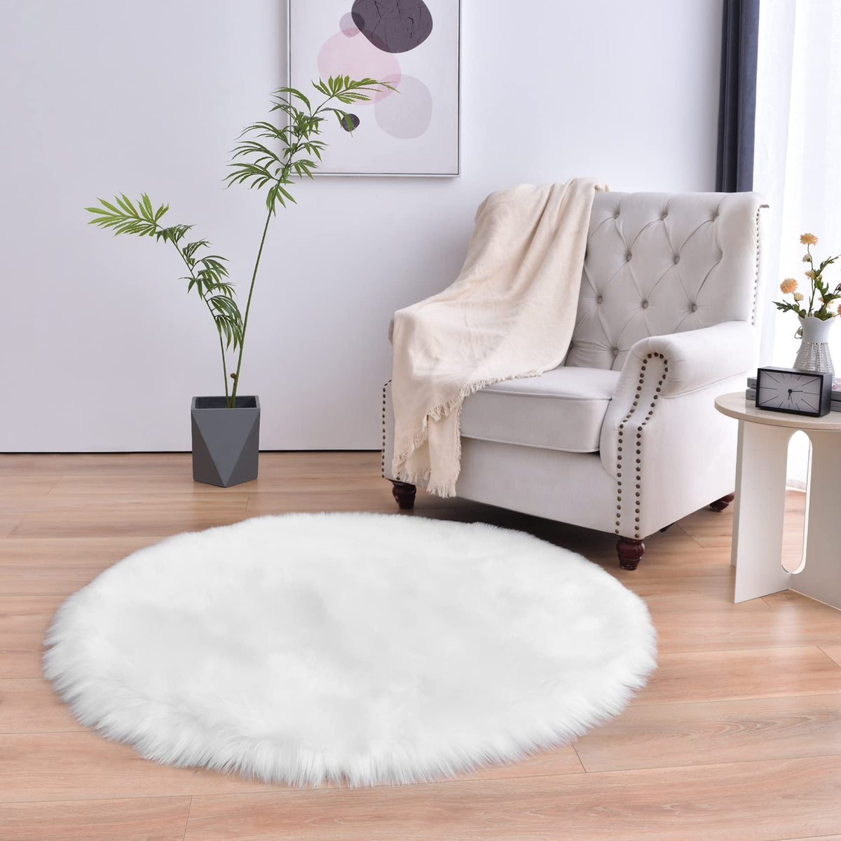 duduta White Faux Fur Throw Rug 2x3 ft, Small Bedside Rug Dorm Chair Cover