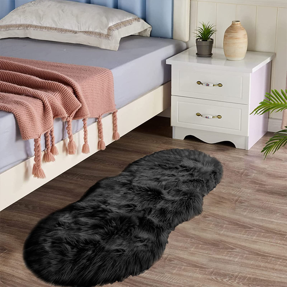 Latepis White Sheepskin Rug 2x3 Faux Fur Sheepskin Rug for Living Room Fluffy Washable Rugs for Bedroom Luxury Room Decor Furry Rugs Rectangle