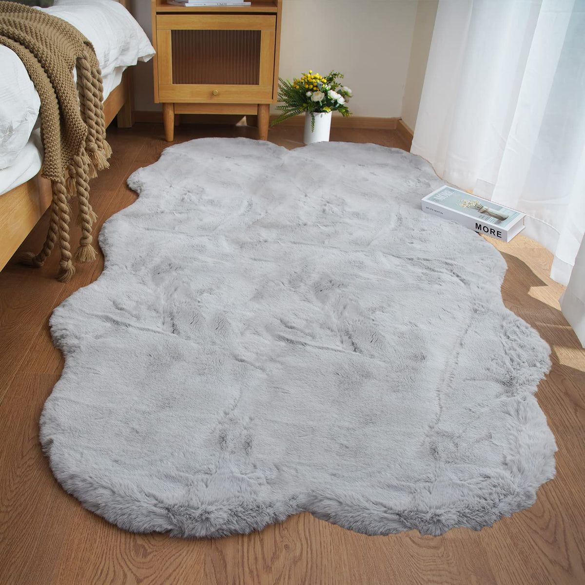Ghouse Soft Faux Sheepskin Fur Rug 2x4 Black Fluffy Bedside Rugs Plush Rug Shag Nursery Carpet Area Rugs for Living Room Bedroom Playing Room Decor