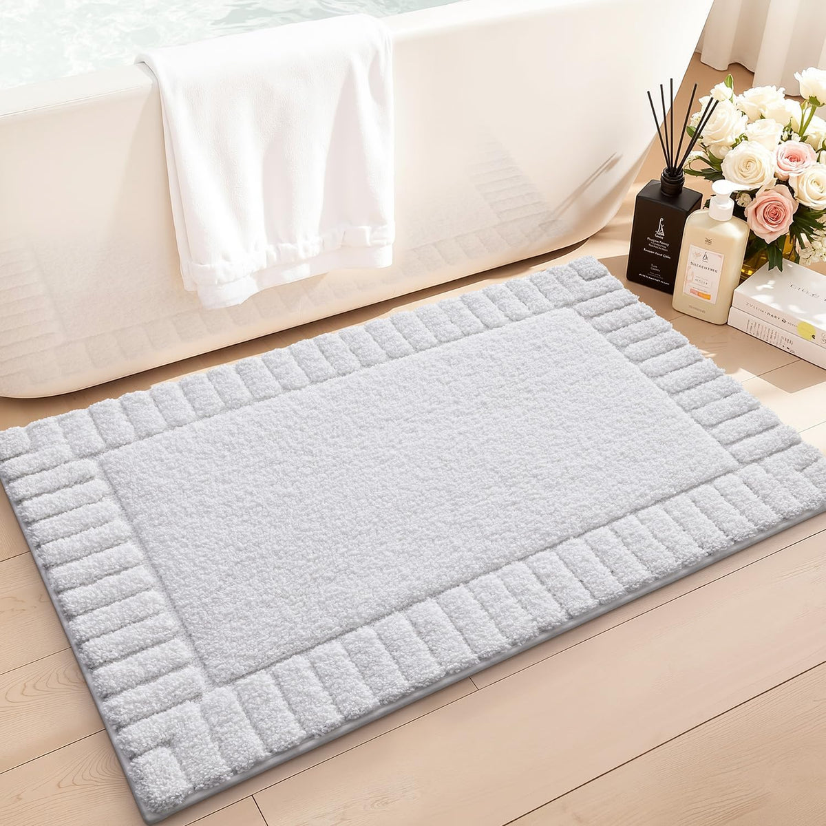 LUMI Soft Bathroom Rugs Absorbent, Non Slip Bath Mat 20x32, White