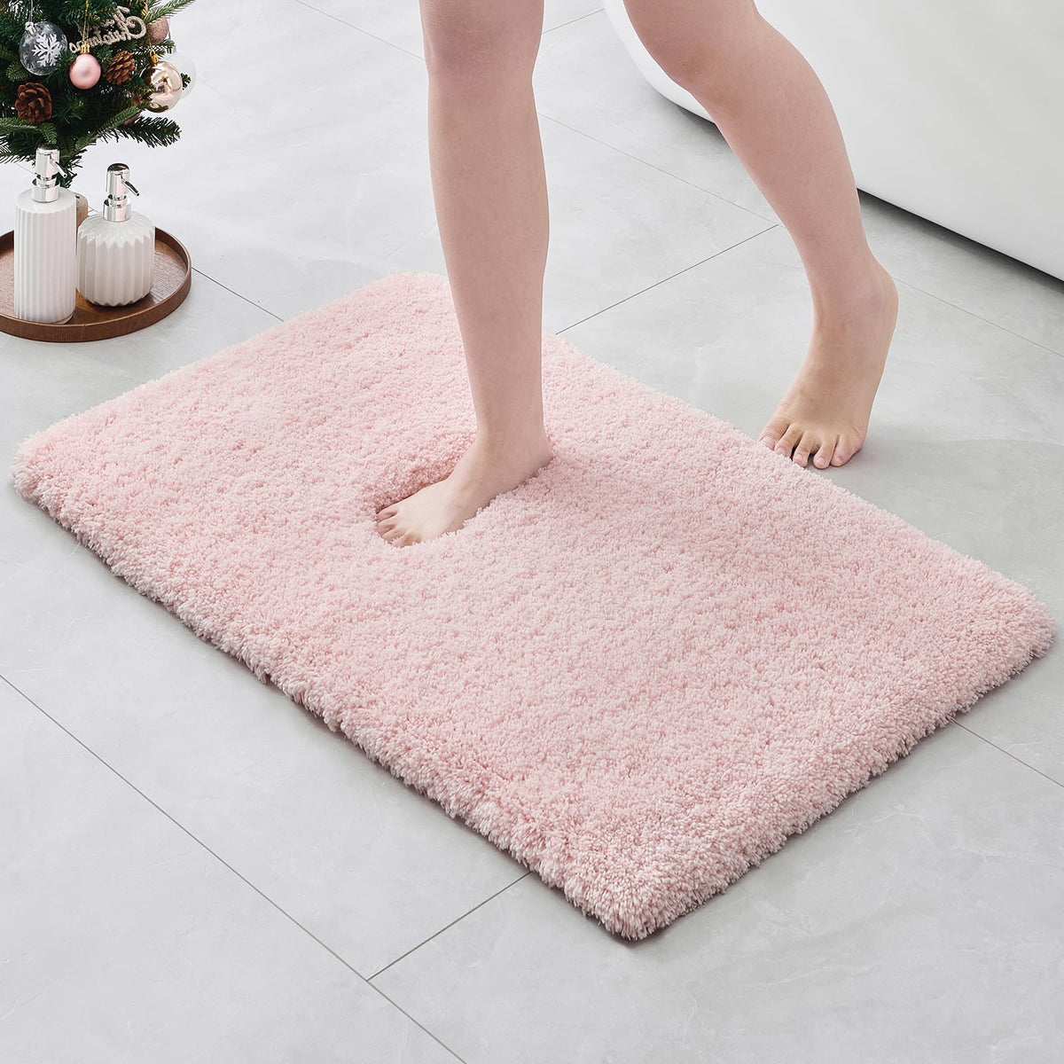 ILANGO Bathroom Rugs 24" × 17", Extra Soft Absorbent Microfiber Bath Rugs
