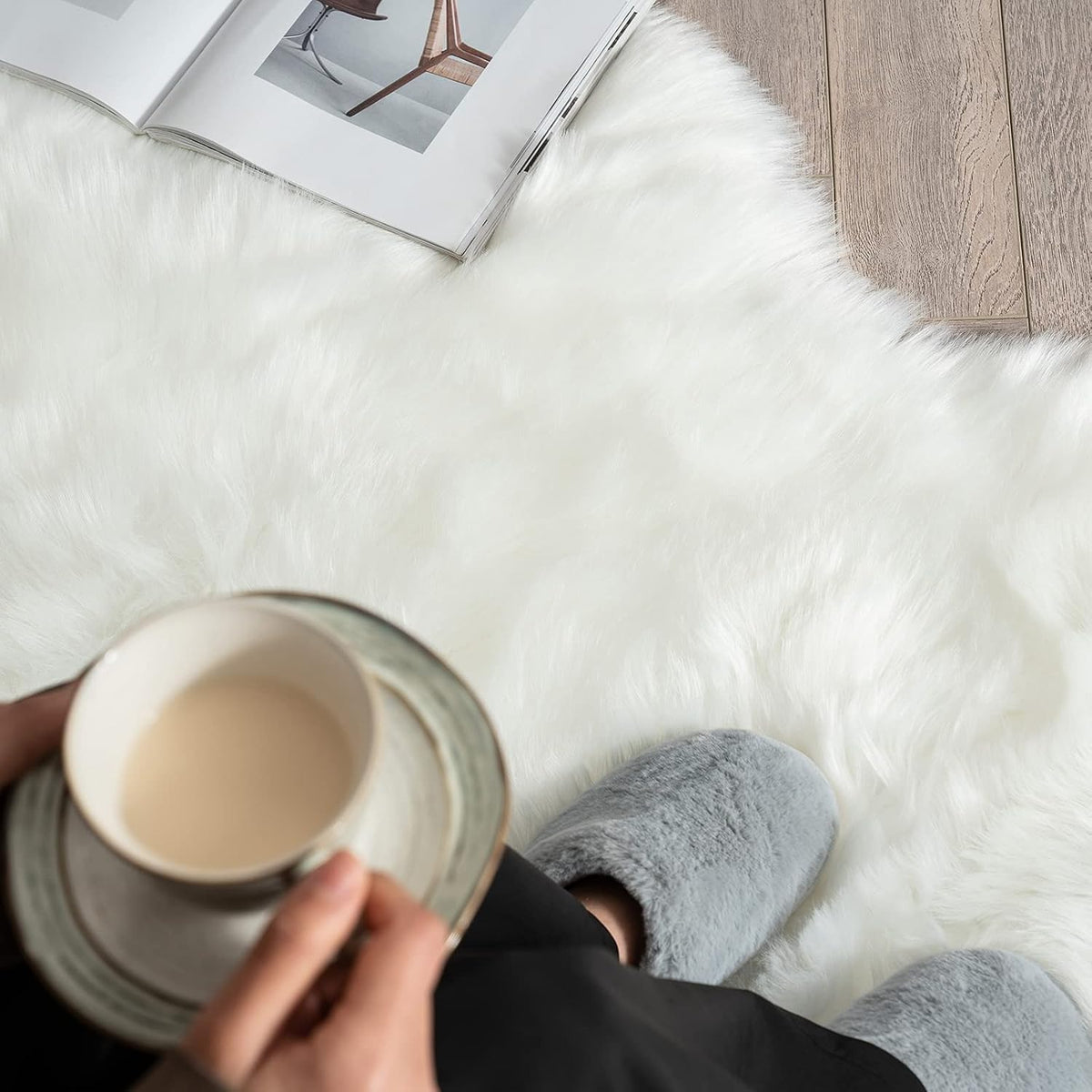 MIULEE Fluffy Area Rug 3x5 ft Faux Fur Sheepskin Rug for Bedroom White