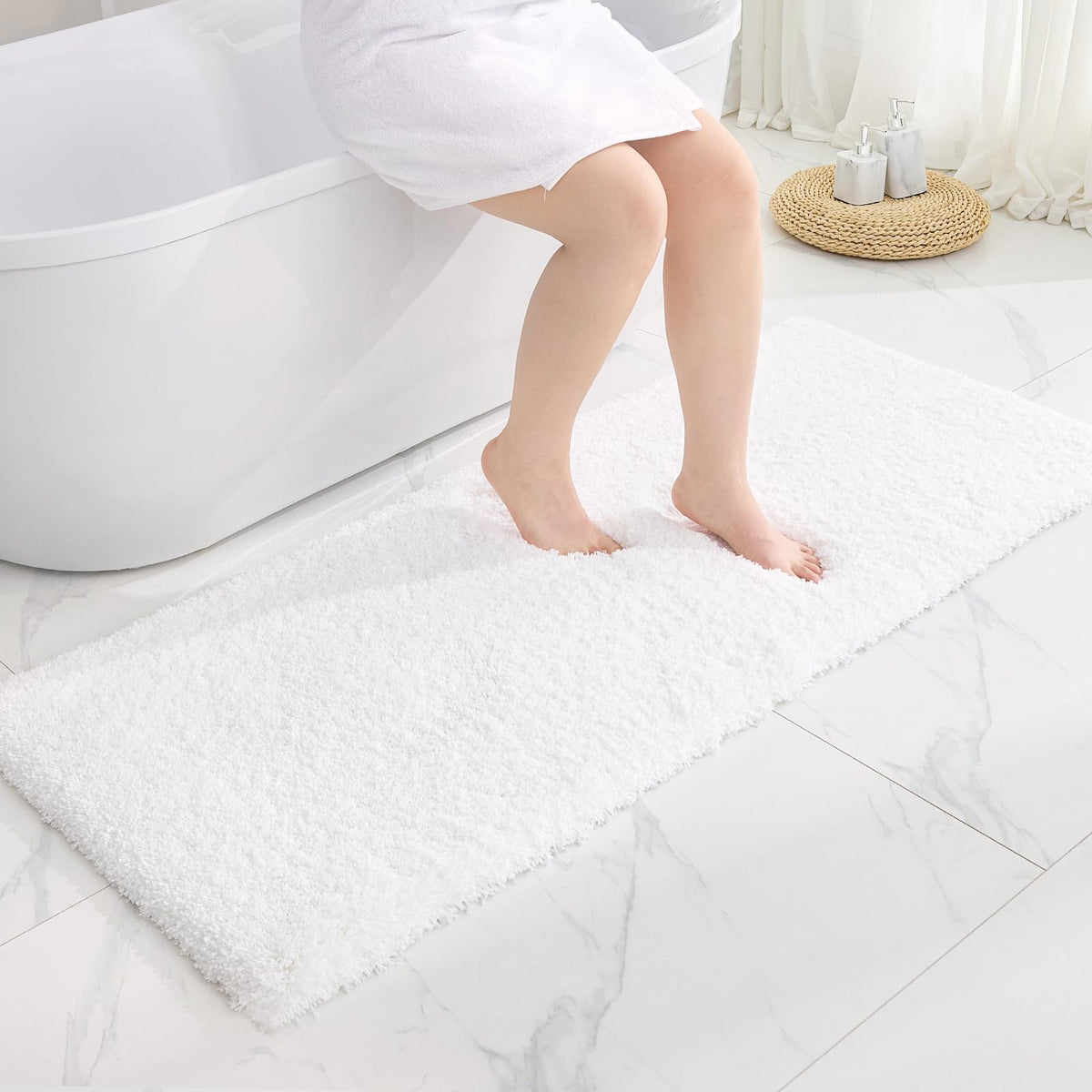 Disolla White Bathroom Rugs 17x24, Microfiber Non-Slip Plush Small Bath Mat