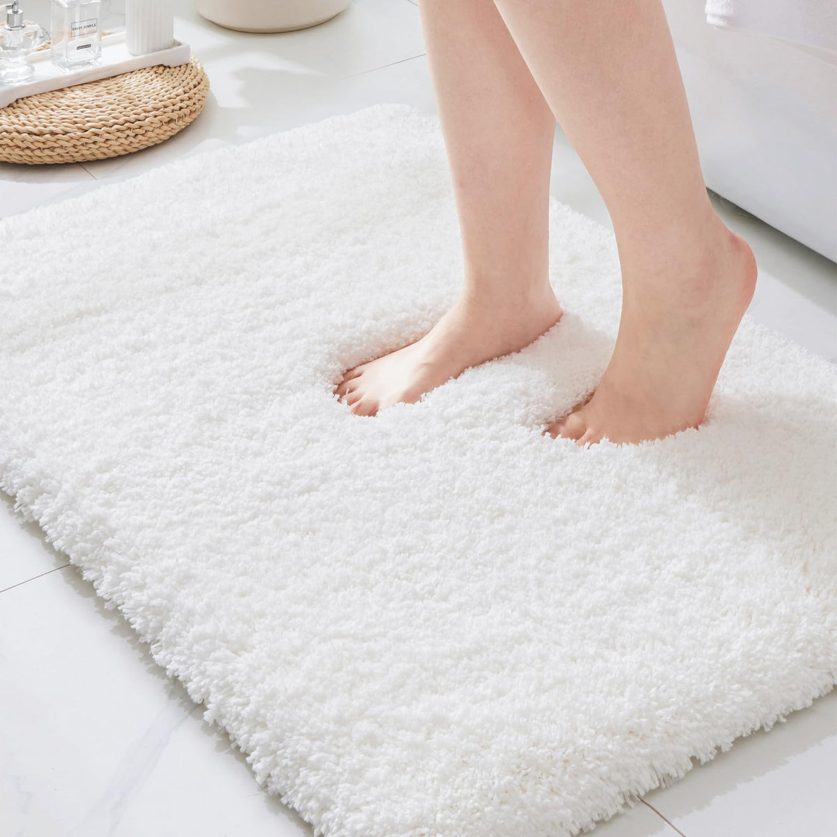 ILANGO Bathroom Rugs 24" × 17", Extra Soft Absorbent Microfiber Bath Rugs