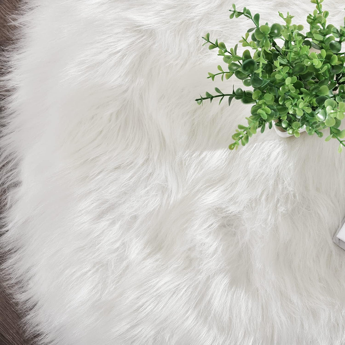 Latepis White Sheepskin Rug 2x3 Faux Fur Sheepskin Rug for Living Room Fluffy Washable Rugs for Bedroom Luxury Room Decor Furry Rugs Rectangle