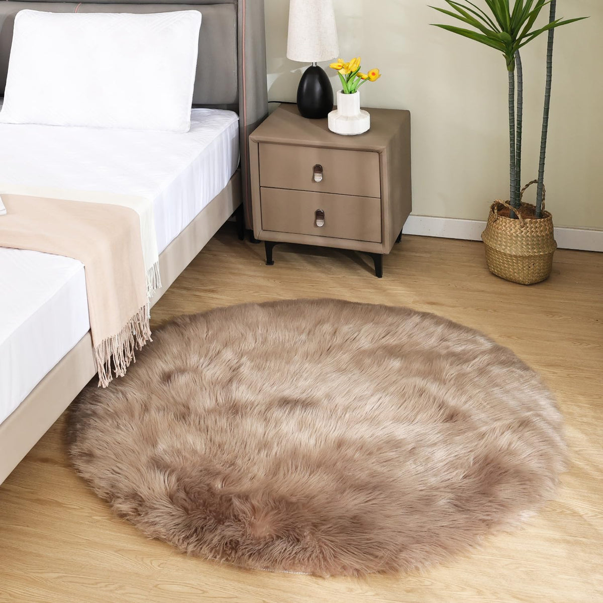 Latepis White Sheepskin Rug 2x3 Faux Fur Sheepskin Rug for Living Room Fluffy Washable Rugs for Bedroom Luxury Room Decor Furry Rugs Rectangle