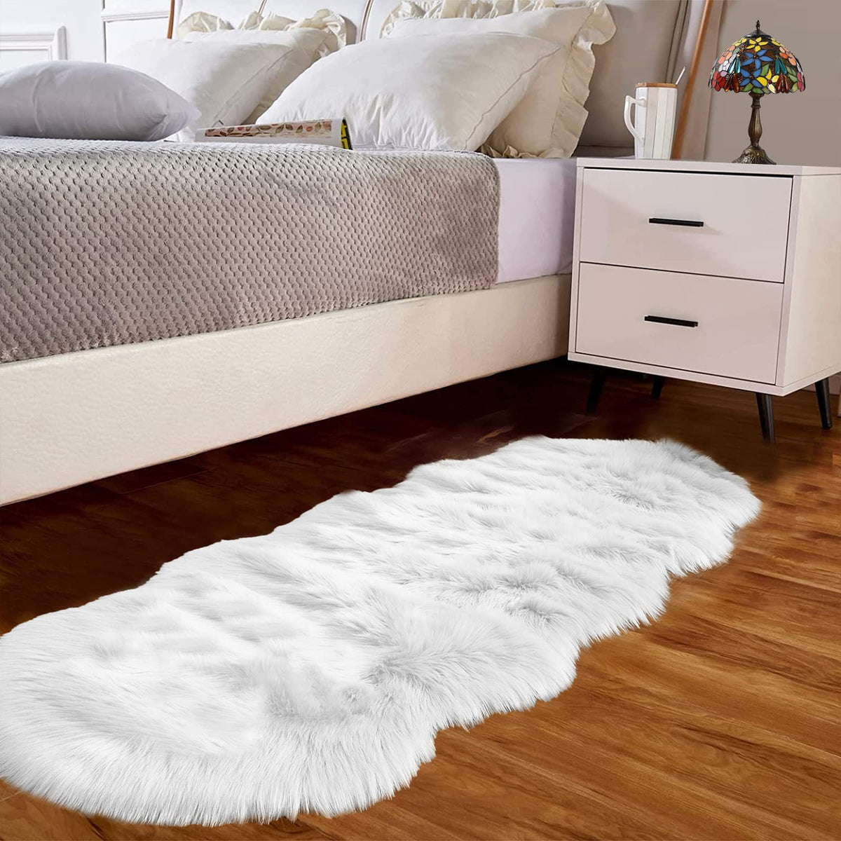 Goolela White Fluffy Faux Fur Rug for Bedroom Faux Sheepskin Rug 2x3 White Fuzzy Furry Bedside Carpet Dining Room Playroom Dorm Small Washable Rectangle