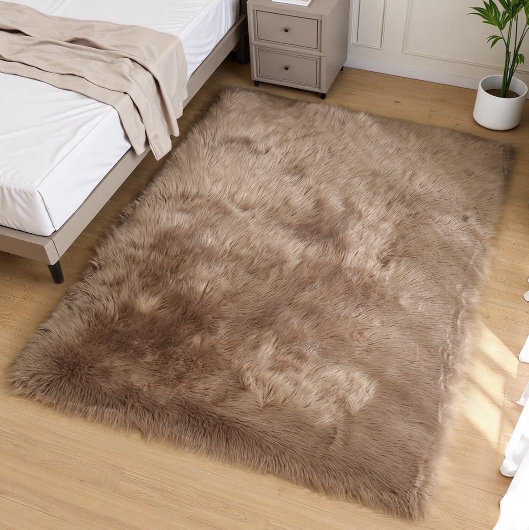 Goolela White Fluffy Faux Fur Rug for Bedroom Faux Sheepskin Rug 2x3 White Fuzzy Furry Bedside Carpet Dining Room Playroom Dorm Small Washable Rectangle