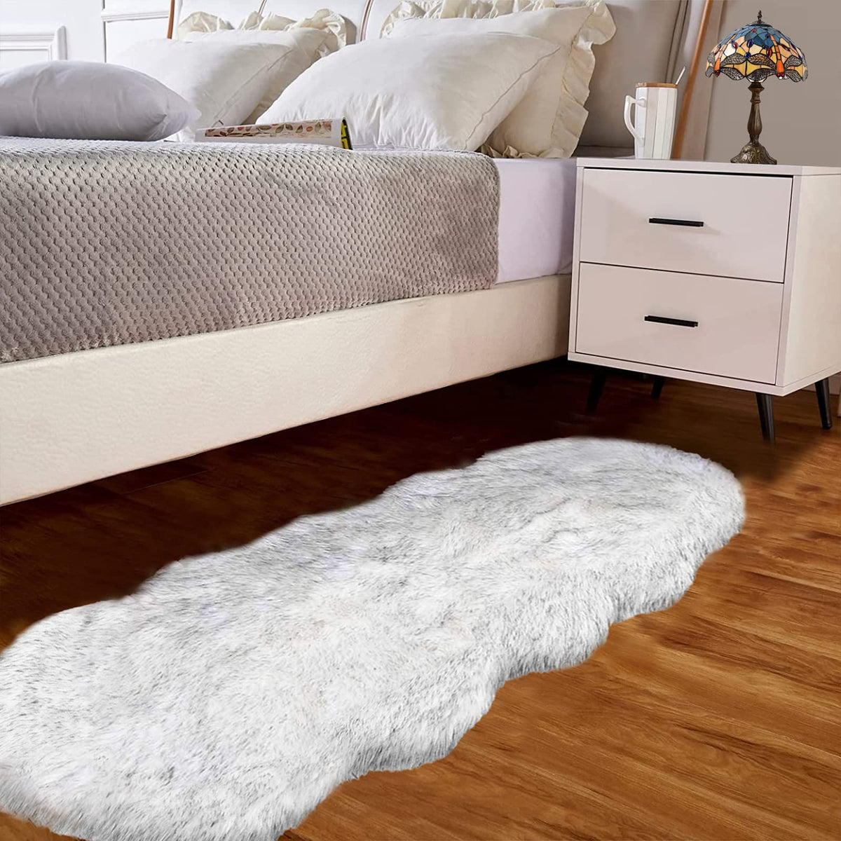 Goolela White Fluffy Faux Fur Rug for Bedroom Faux Sheepskin Rug 2x3 White Fuzzy Furry Bedside Carpet Dining Room Playroom Dorm Small Washable Rectangle