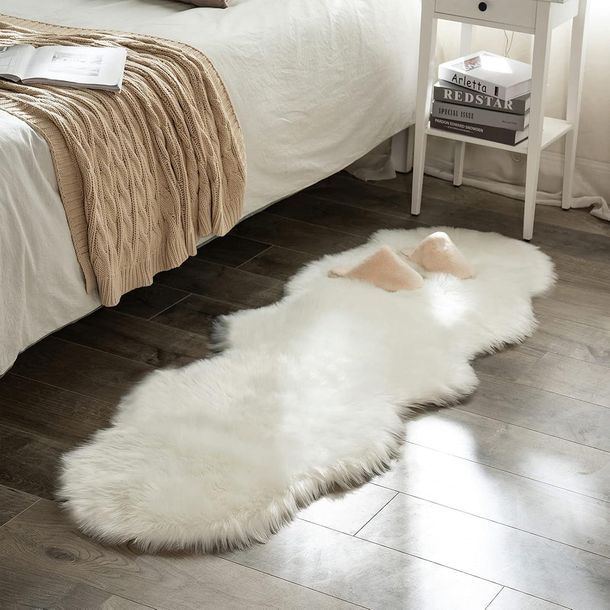 MIULEE Fluffy Area Rug 3x5 ft Faux Fur Sheepskin Rug for Bedroom White