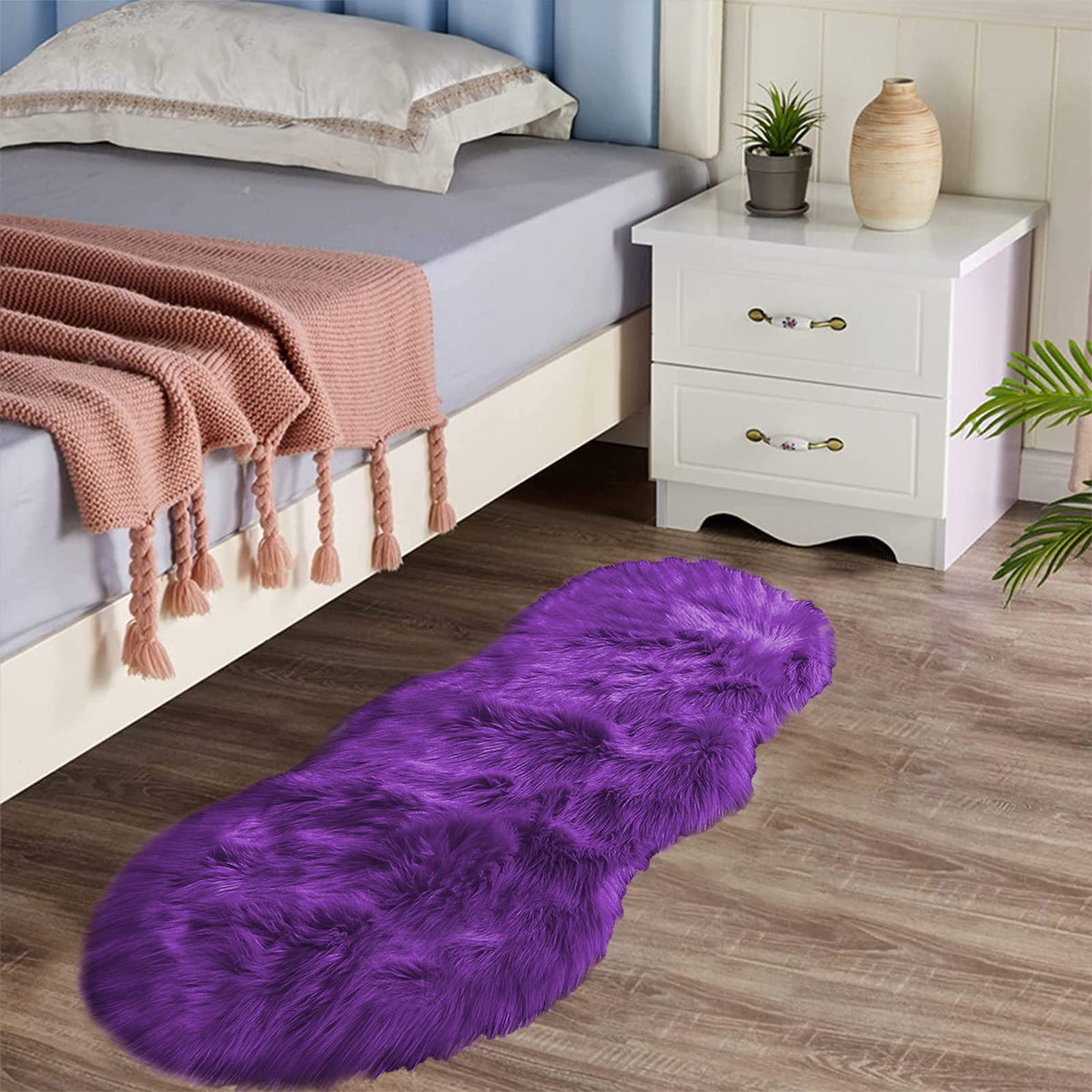 Latepis White Sheepskin Rug 2x3 Faux Fur Sheepskin Rug for Living Room Fluffy Washable Rugs for Bedroom Luxury Room Decor Furry Rugs Rectangle