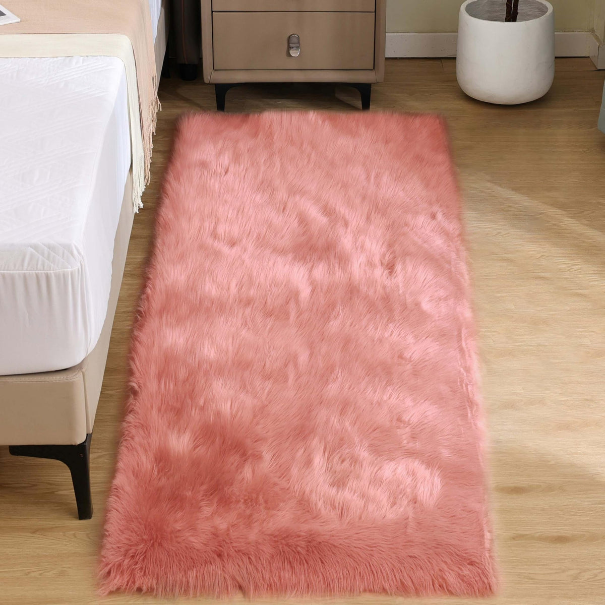 Goolela White Fluffy Faux Fur Rug for Bedroom Faux Sheepskin Rug 2x3 White Fuzzy Furry Bedside Carpet Dining Room Playroom Dorm Small Washable Rectangle