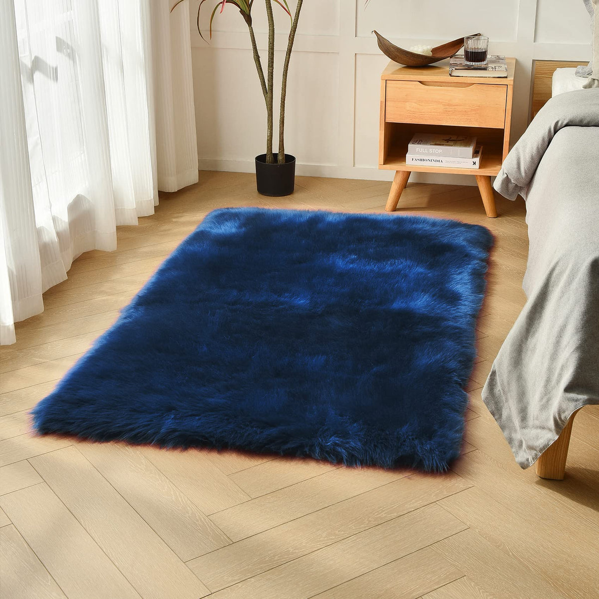 duduta White Faux Fur Throw Rug 2x3 ft, Small Bedside Rug Dorm Chair Cover