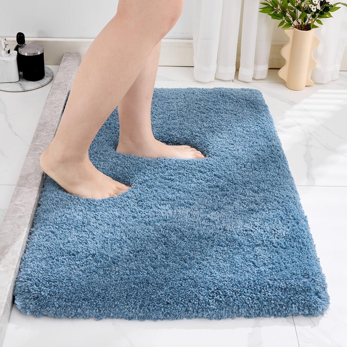 Disolla White Bathroom Rugs 17x24, Microfiber Non-Slip Plush Small Bath Mat