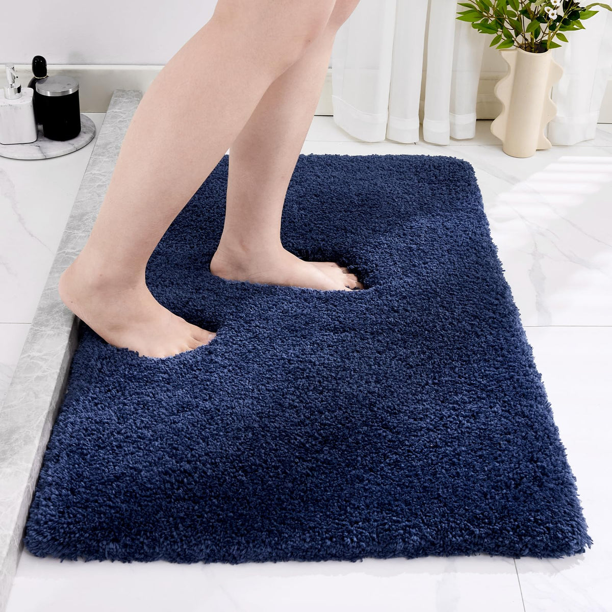 Disolla White Bathroom Rugs 17x24, Microfiber Non-Slip Plush Small Bath Mat
