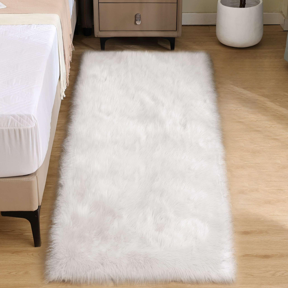 Goolela White Fluffy Faux Fur Rug for Bedroom Faux Sheepskin Rug 2x3 White Fuzzy Furry Bedside Carpet Dining Room Playroom Dorm Small Washable Rectangle