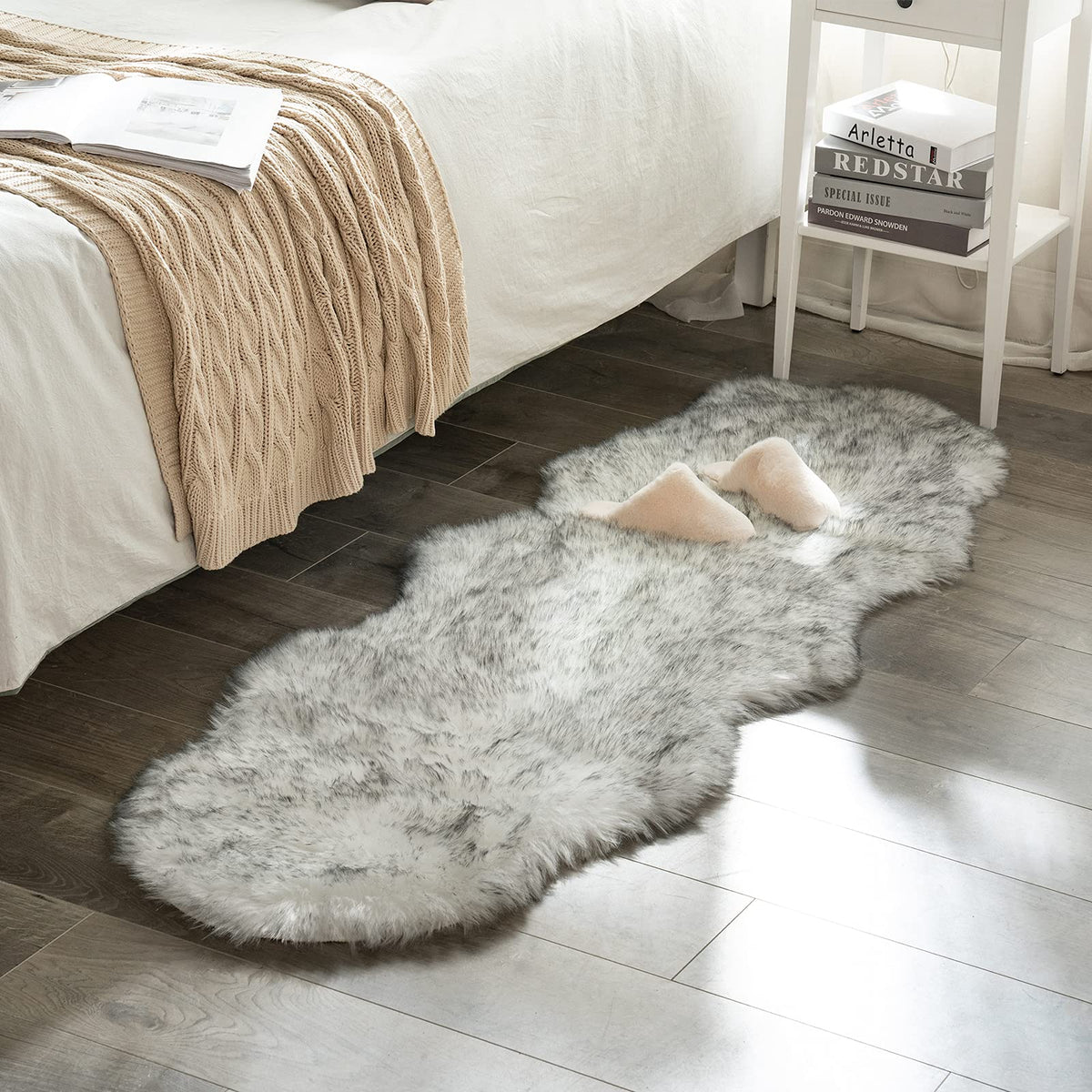 MIULEE Fluffy Area Rug 3x5 ft Faux Fur Sheepskin Rug for Bedroom White