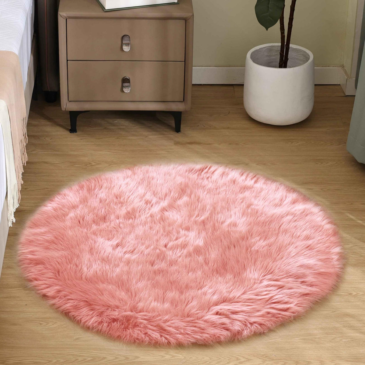 Goolela White Fluffy Faux Fur Rug for Bedroom Faux Sheepskin Rug 2x3 White Fuzzy Furry Bedside Carpet Dining Room Playroom Dorm Small Washable Rectangle