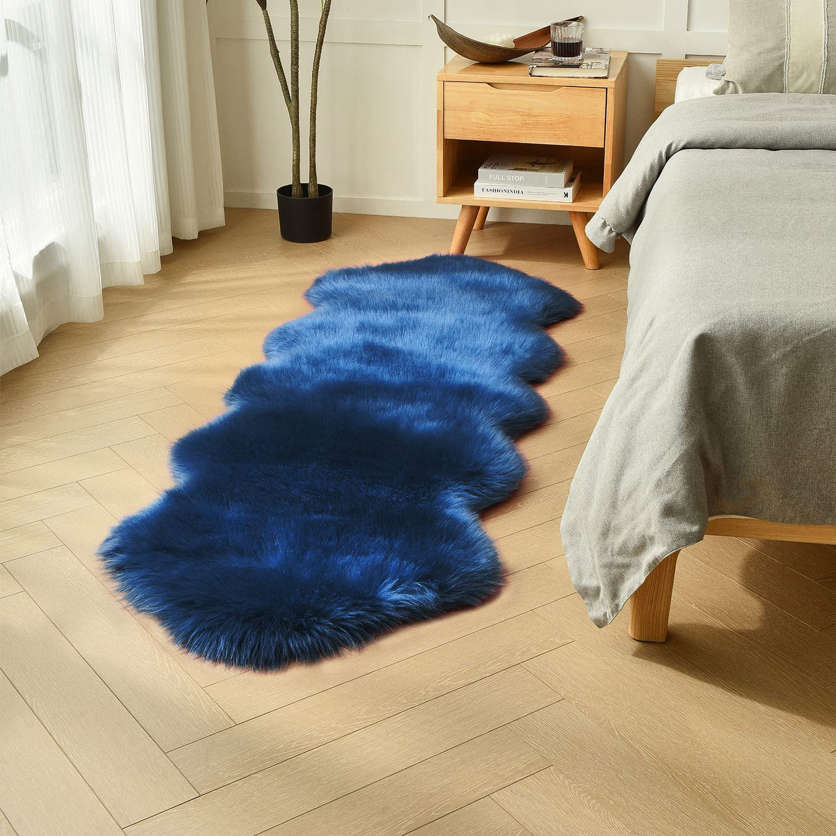 duduta White Faux Fur Throw Rug 2x3 ft, Small Bedside Rug Dorm Chair Cover