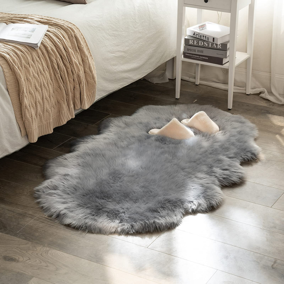 MIULEE Fluffy Area Rug 3x5 ft Faux Fur Sheepskin Rug for Bedroom White