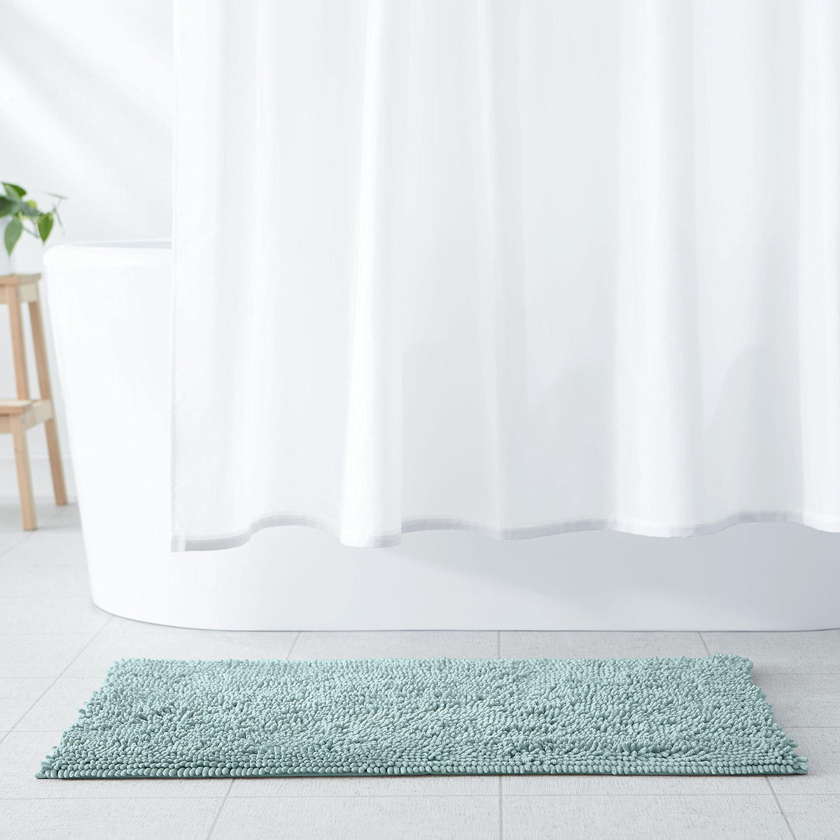 Amazon Basics Platinum Bathroom Rug Mat, Ultra Absorbent Plush Shag, Non-Slip, Quick Drying, Machine Washable, 21" x 34"