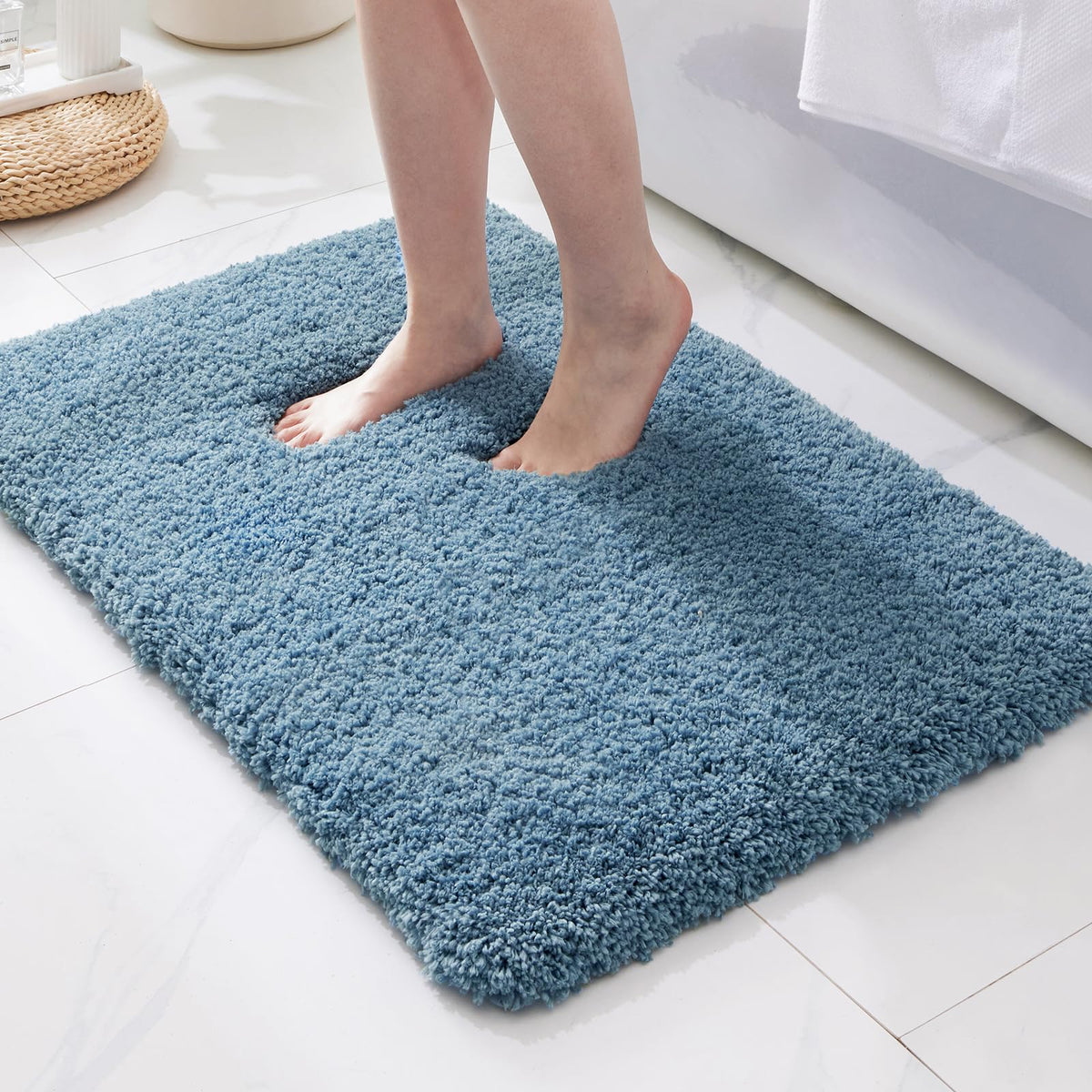 ILANGO Bathroom Rugs 24" × 17", Extra Soft Absorbent Microfiber Bath Rugs