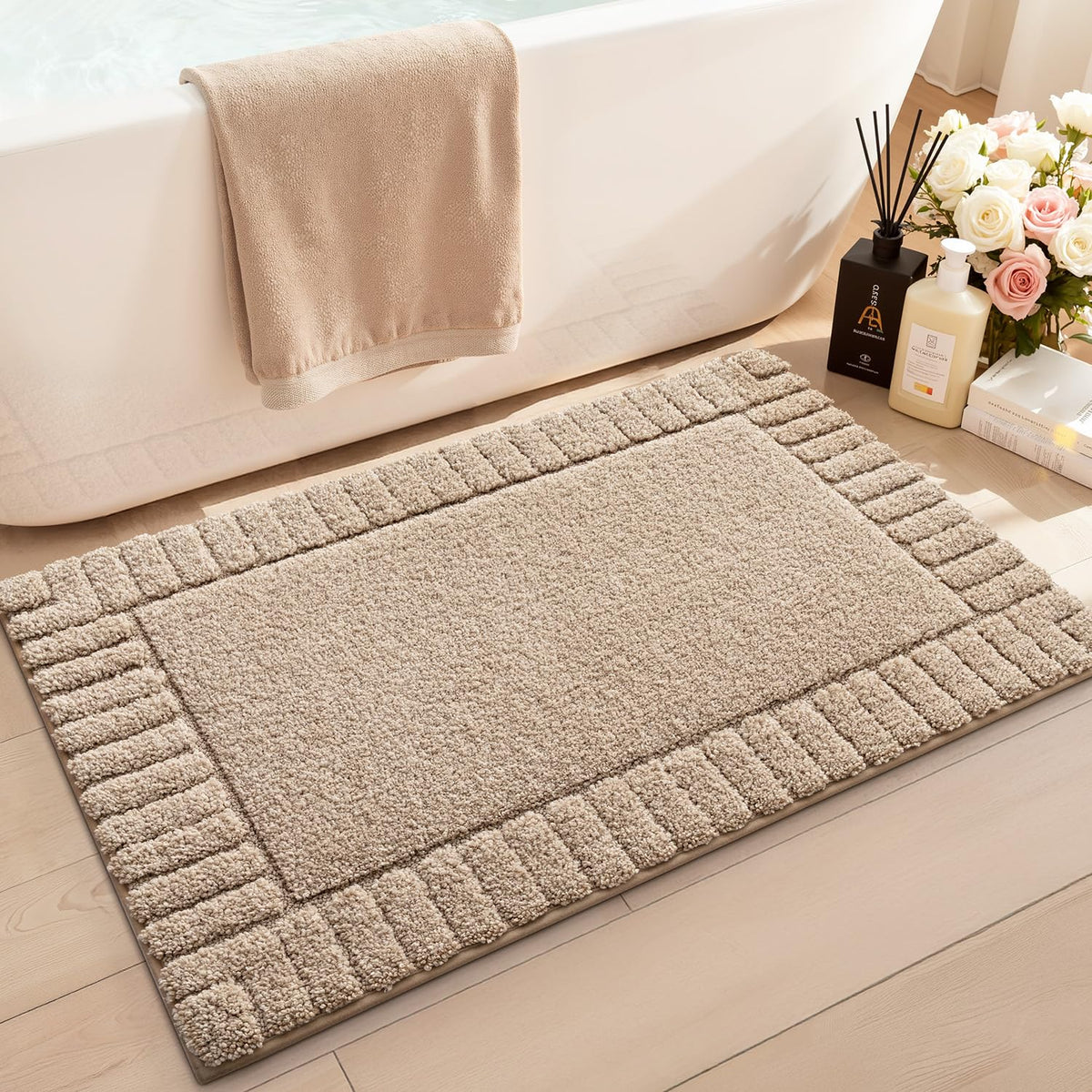 LUMI Soft Bathroom Rugs Absorbent, Non Slip Bath Mat 20x32, White