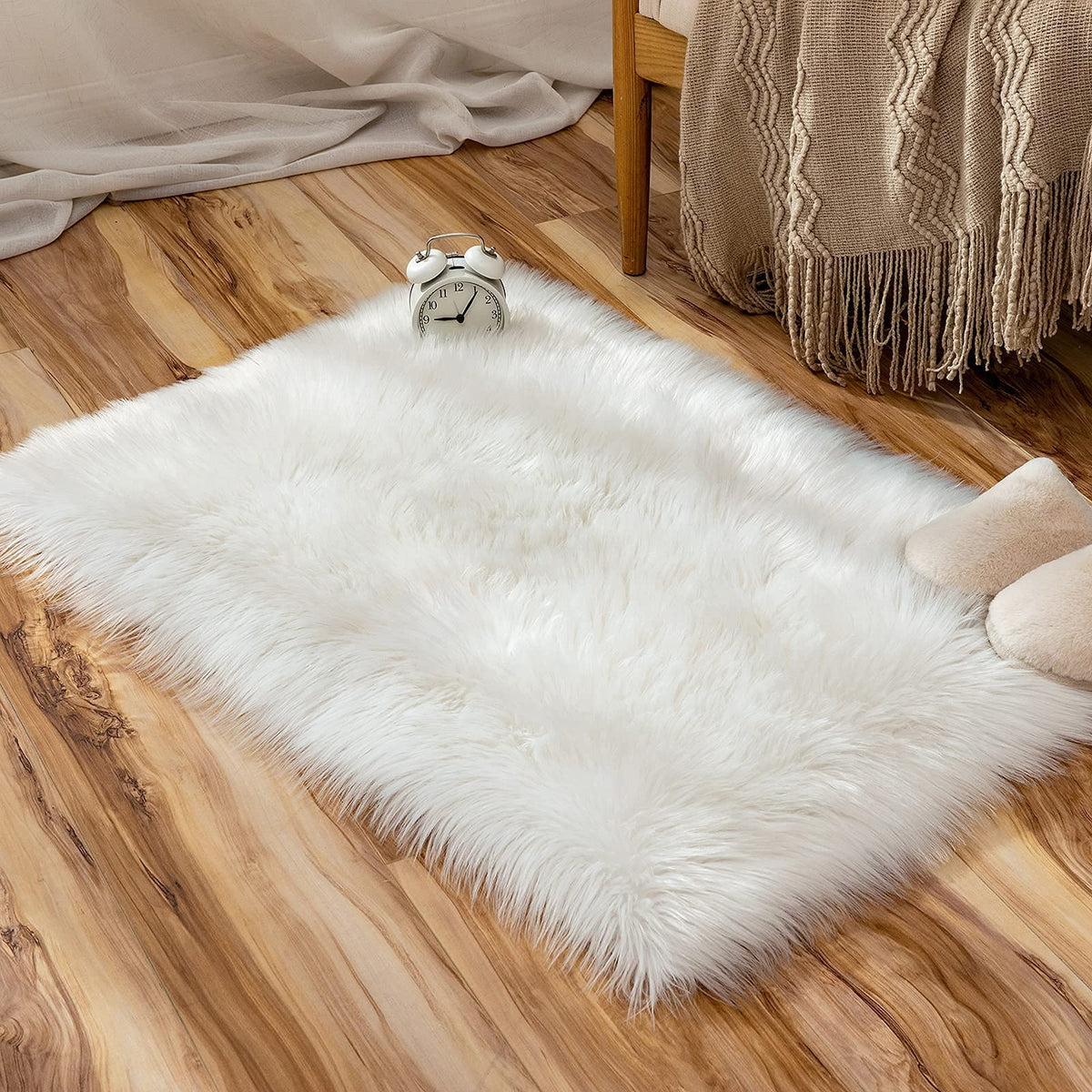 MIULEE Fluffy Area Rug 3x5 ft Faux Fur Sheepskin Rug for Bedroom White
