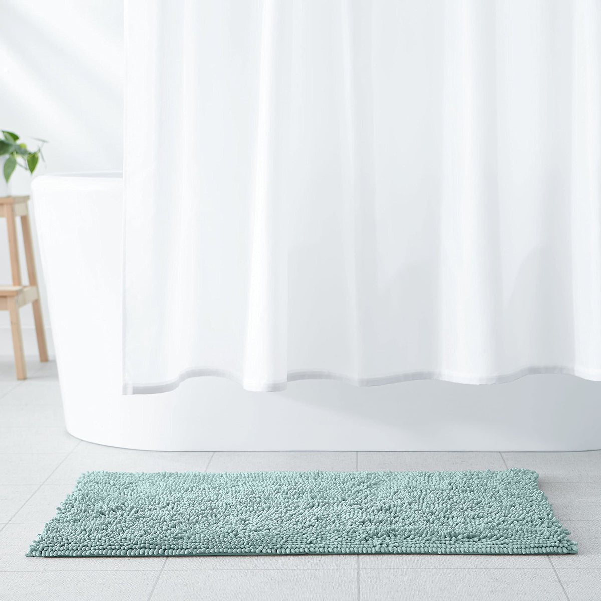 Amazon Basics Platinum Bathroom Rug Mat, Ultra Absorbent Plush Shag, Non-Slip, Quick Drying, Machine Washable, 21" x 34"