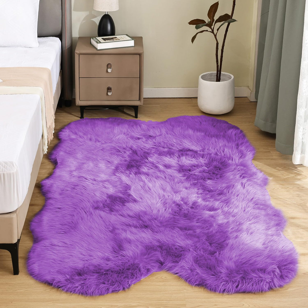Latepis White Sheepskin Rug 2x3 Faux Fur Sheepskin Rug for Living Room Fluffy Washable Rugs for Bedroom Luxury Room Decor Furry Rugs Rectangle