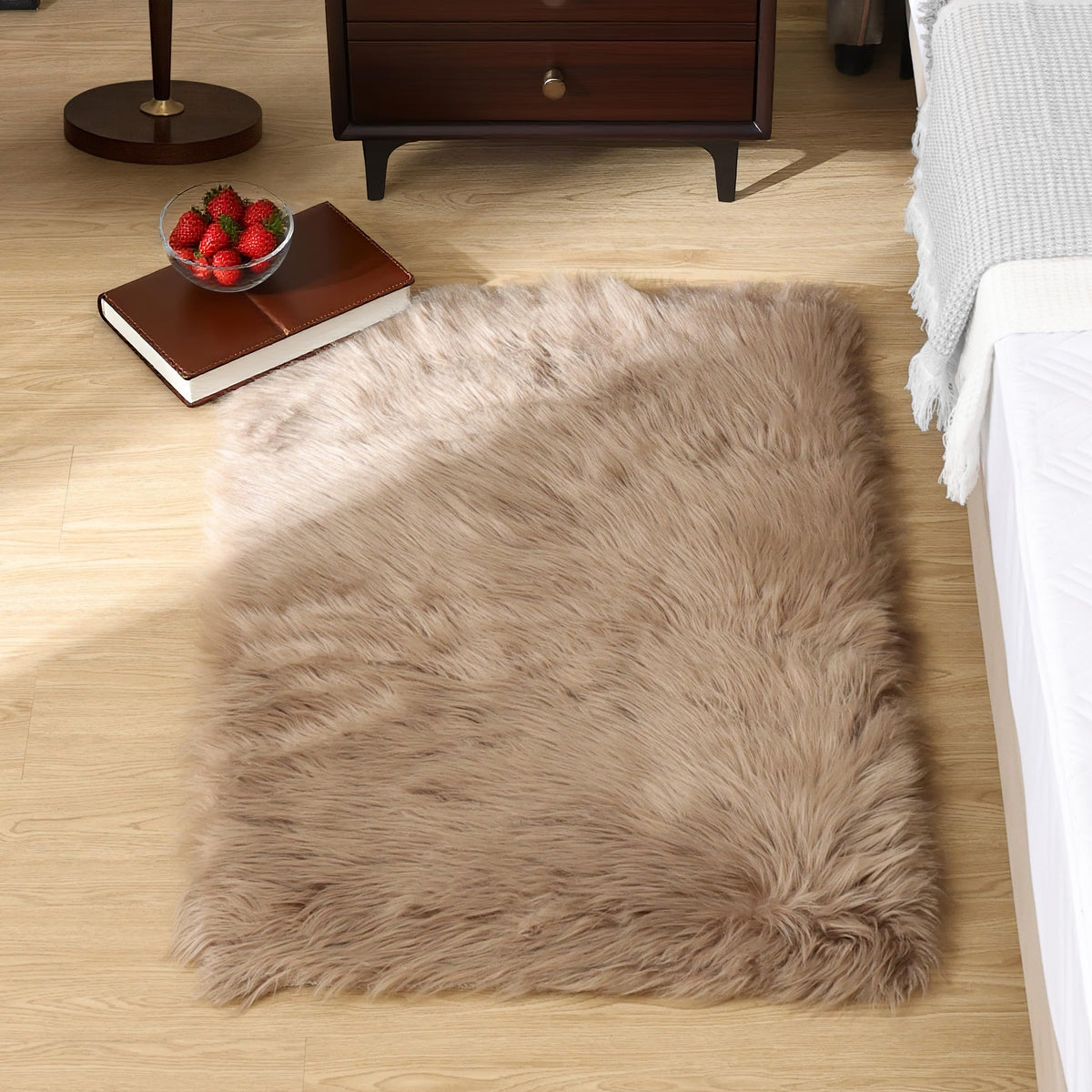 Goolela White Fluffy Faux Fur Rug for Bedroom Faux Sheepskin Rug 2x3 White Fuzzy Furry Bedside Carpet Dining Room Playroom Dorm Small Washable Rectangle