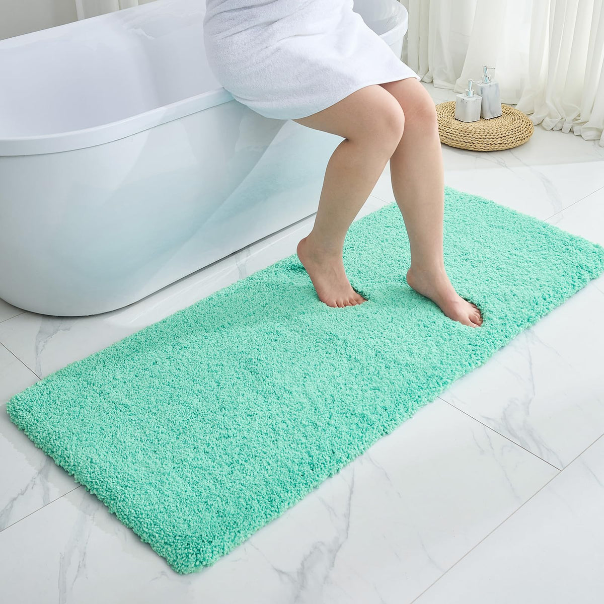 Disolla White Bathroom Rugs 17x24, Microfiber Non-Slip Plush Small Bath Mat