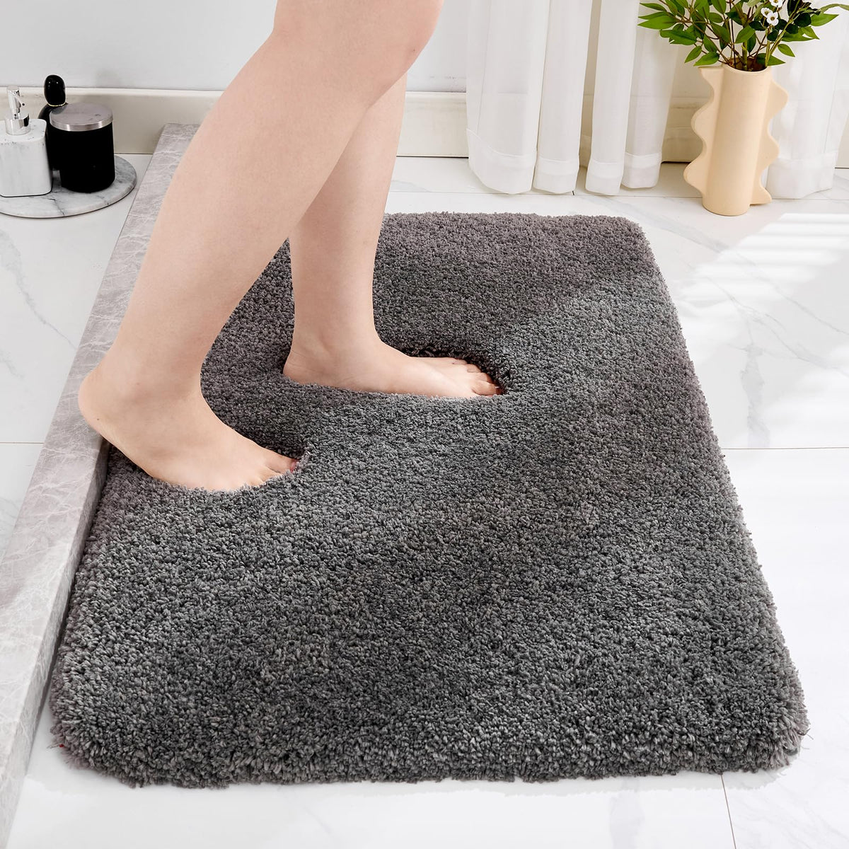 Disolla White Bathroom Rugs 17x24, Microfiber Non-Slip Plush Small Bath Mat