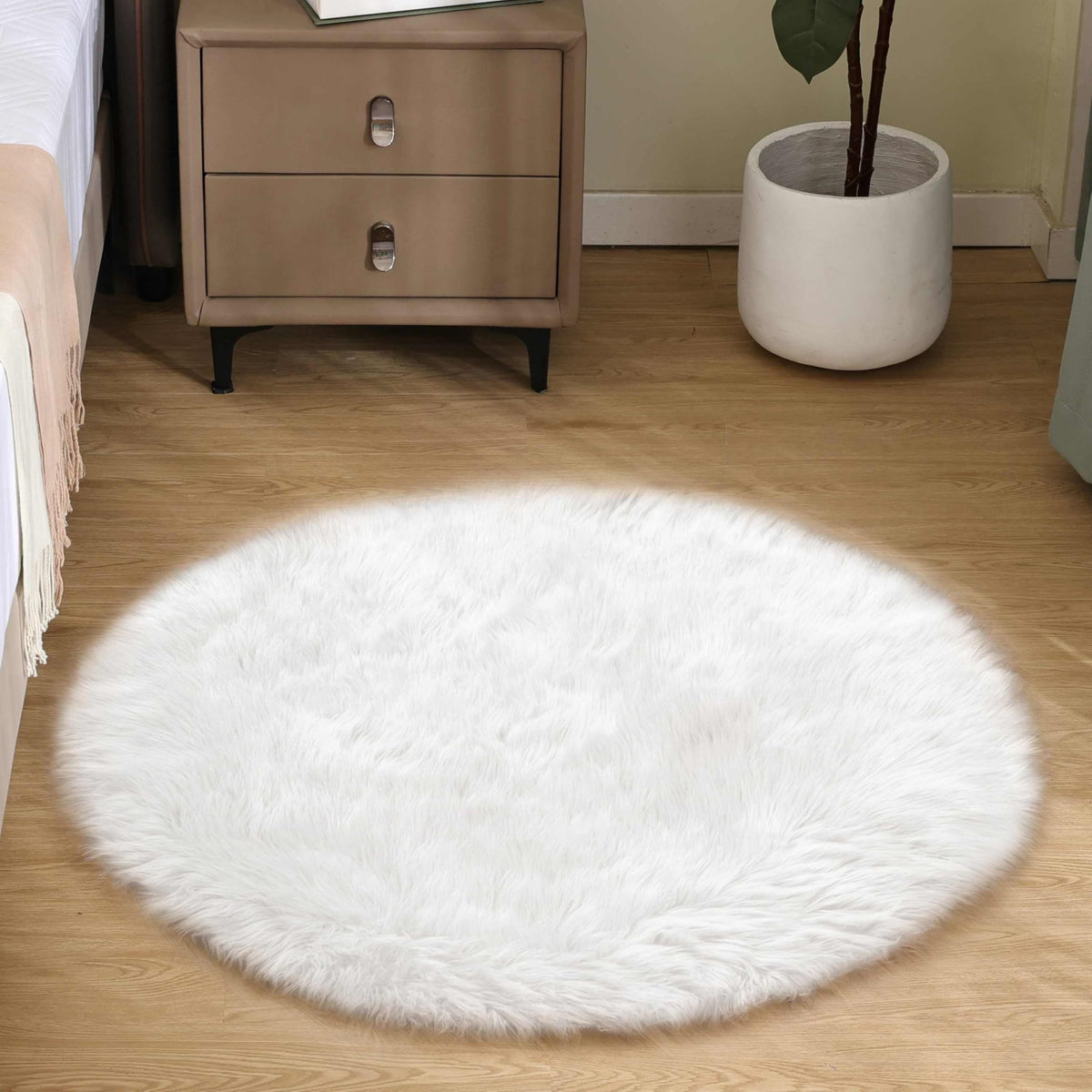 Goolela White Fluffy Faux Fur Rug for Bedroom Faux Sheepskin Rug 2x3 White Fuzzy Furry Bedside Carpet Dining Room Playroom Dorm Small Washable Rectangle