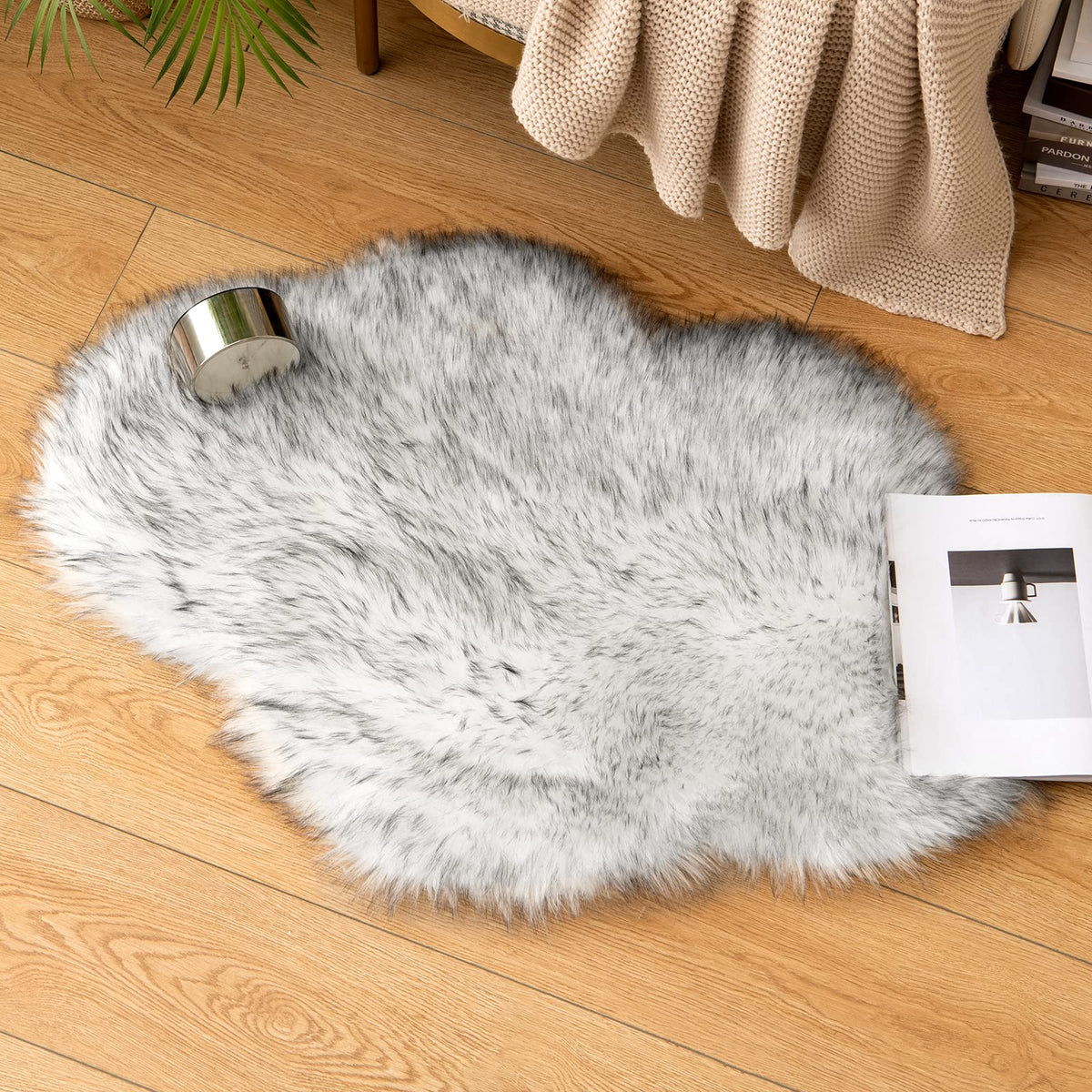 MIULEE Fluffy Area Rug 3x5 ft Faux Fur Sheepskin Rug for Bedroom White