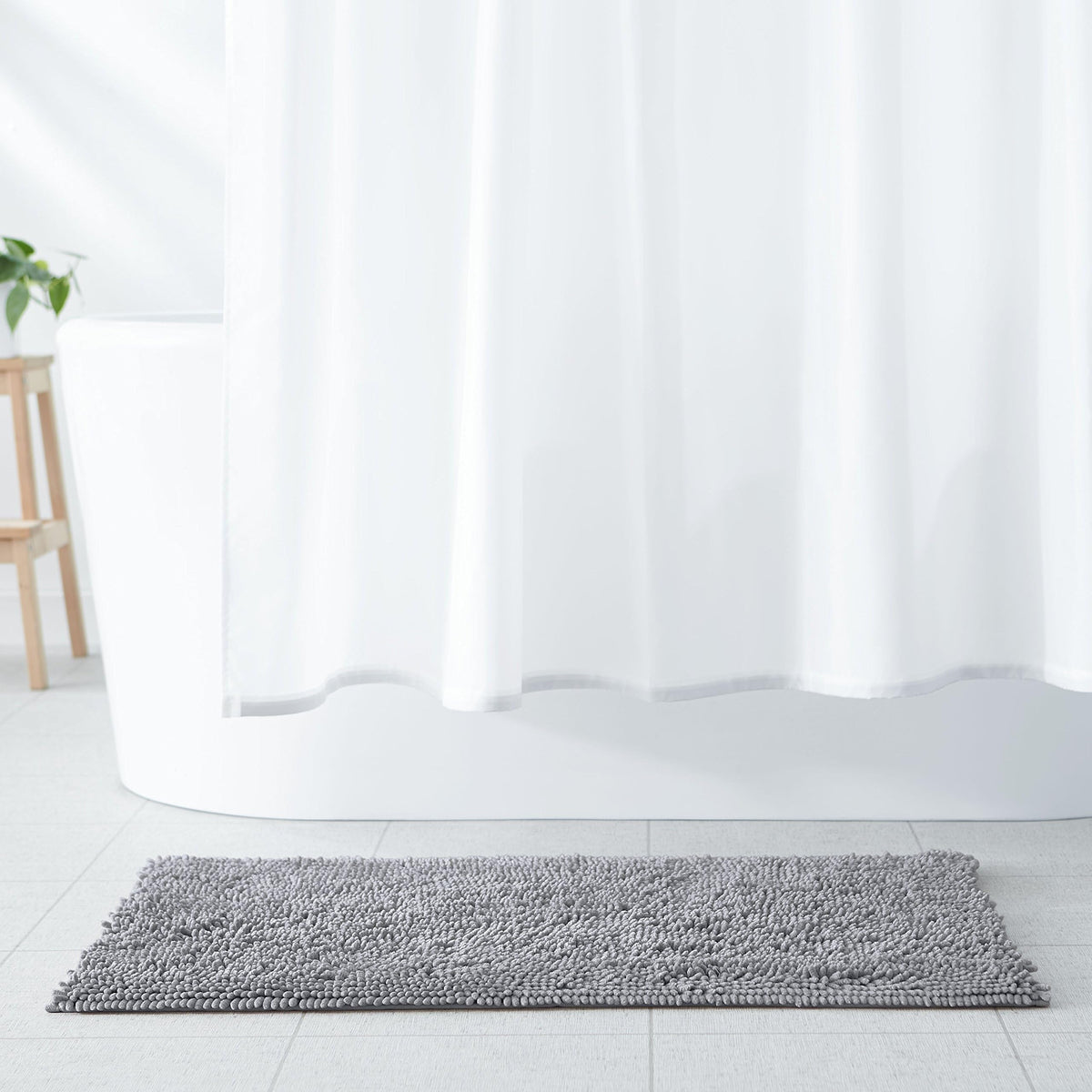 Amazon Basics Platinum Bathroom Rug Mat, Ultra Absorbent Plush Shag, Non-Slip, Quick Drying, Machine Washable, 21" x 34"