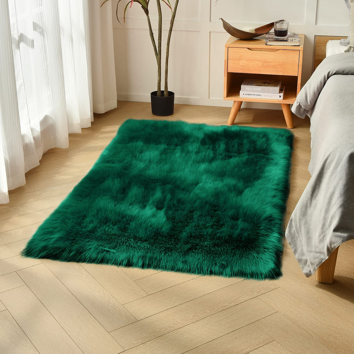 duduta White Faux Fur Throw Rug 2x3 ft, Small Bedside Rug Dorm Chair Cover