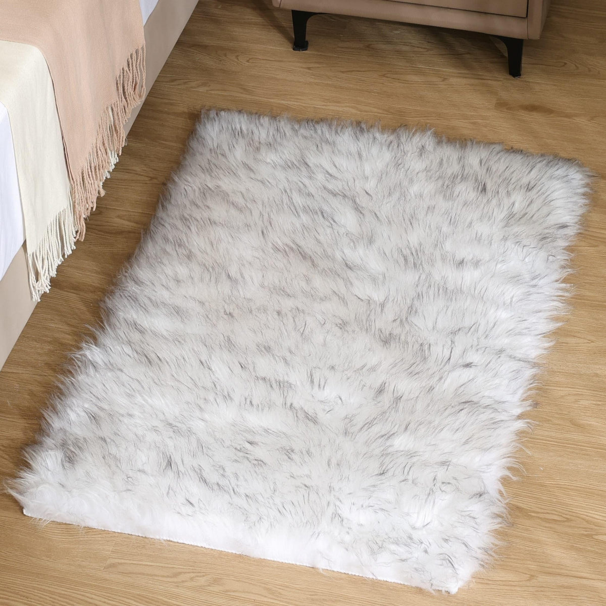 Goolela White Fluffy Faux Fur Rug for Bedroom Faux Sheepskin Rug 2x3 White Fuzzy Furry Bedside Carpet Dining Room Playroom Dorm Small Washable Rectangle