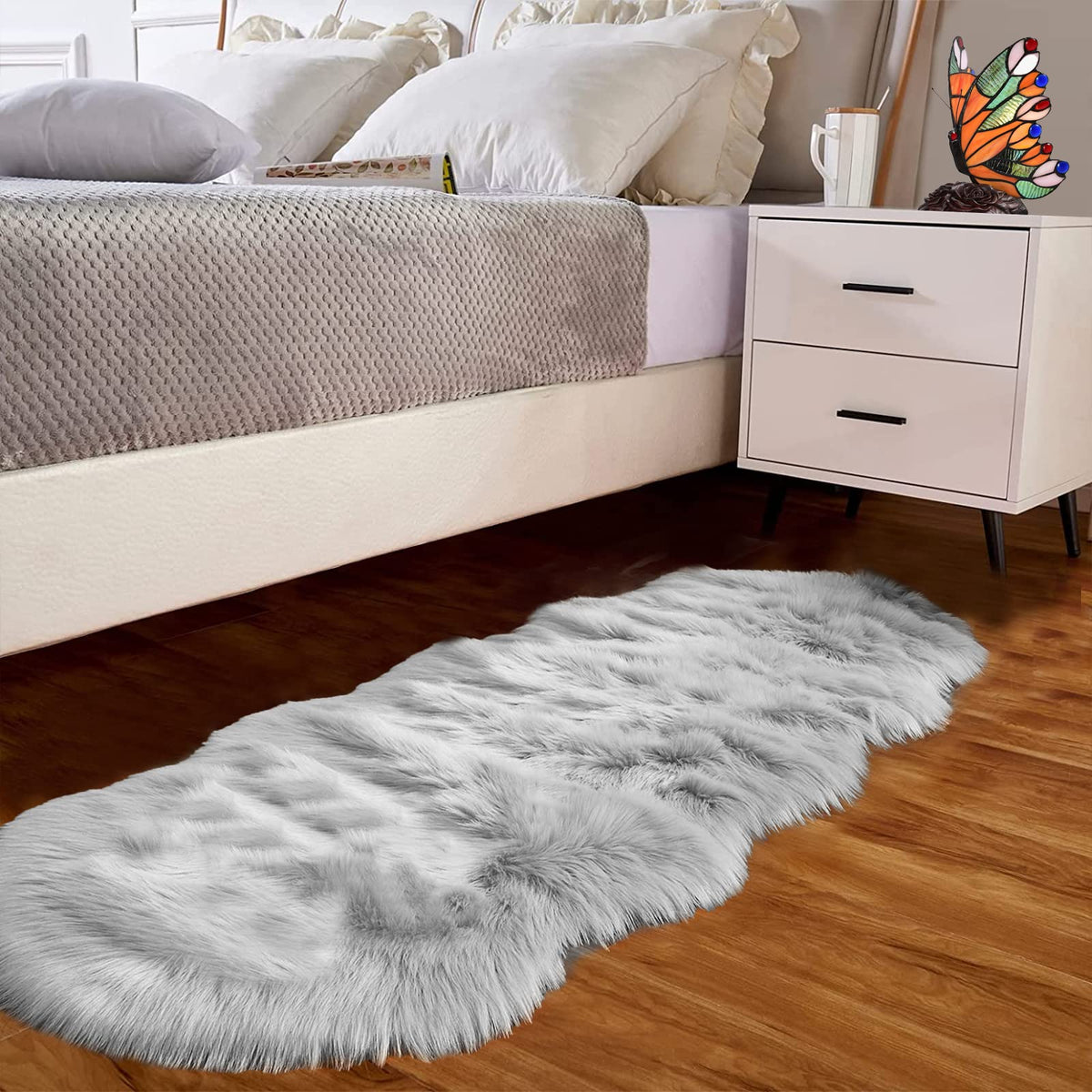 Goolela White Fluffy Faux Fur Rug for Bedroom Faux Sheepskin Rug 2x3 White Fuzzy Furry Bedside Carpet Dining Room Playroom Dorm Small Washable Rectangle