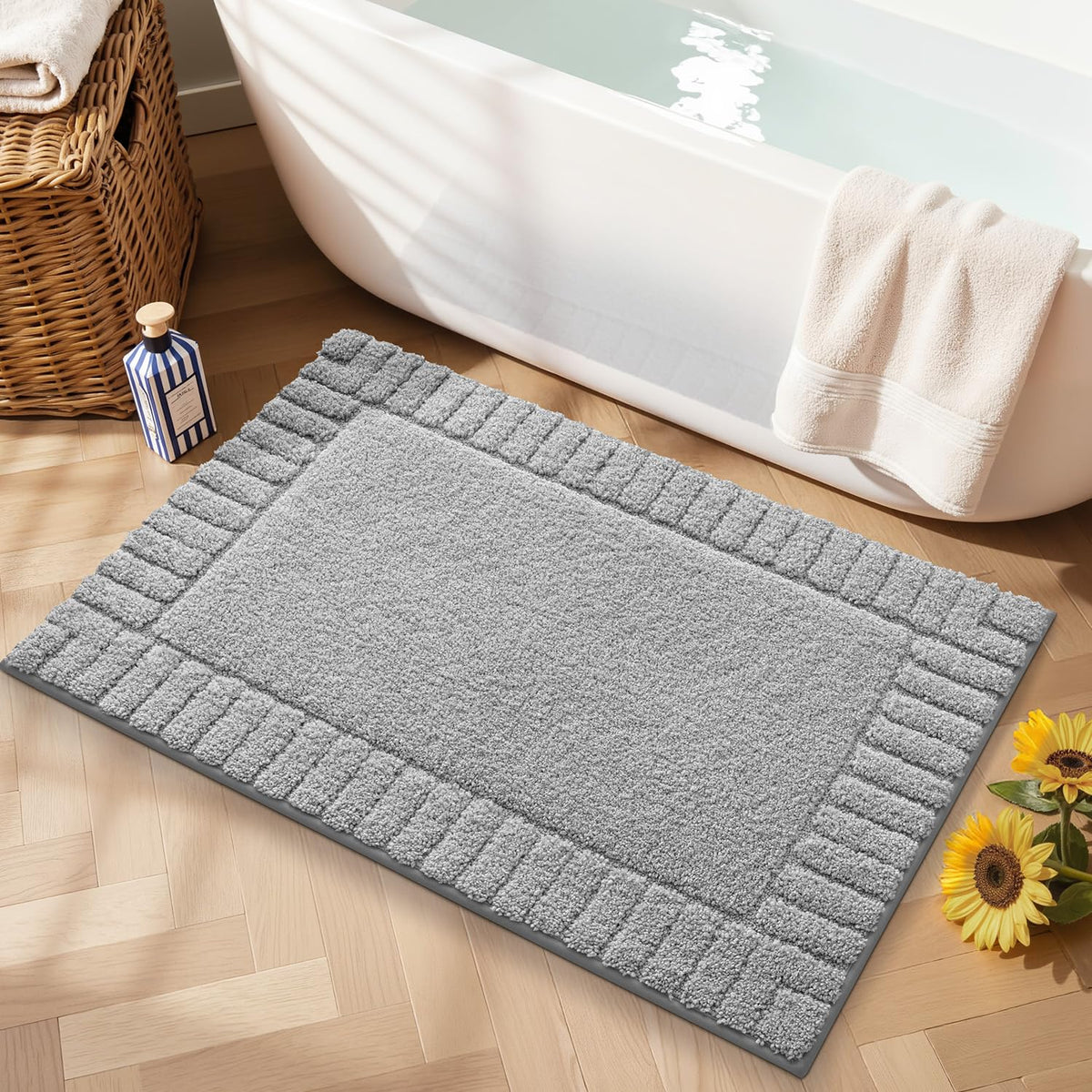 LUMI Soft Bathroom Rugs Absorbent, Non Slip Bath Mat 20x32, White