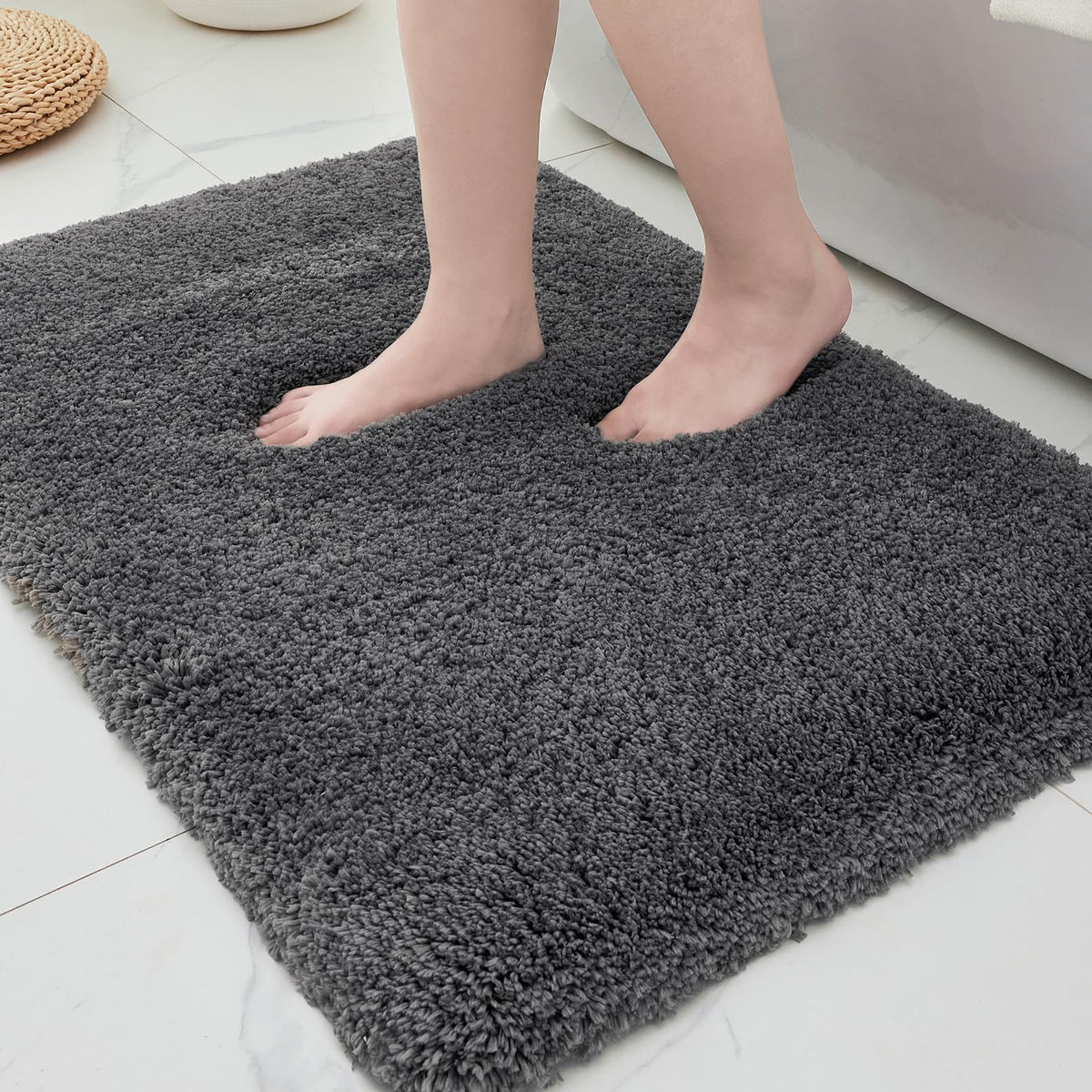 ILANGO Bathroom Rugs 24" × 17", Extra Soft Absorbent Microfiber Bath Rugs
