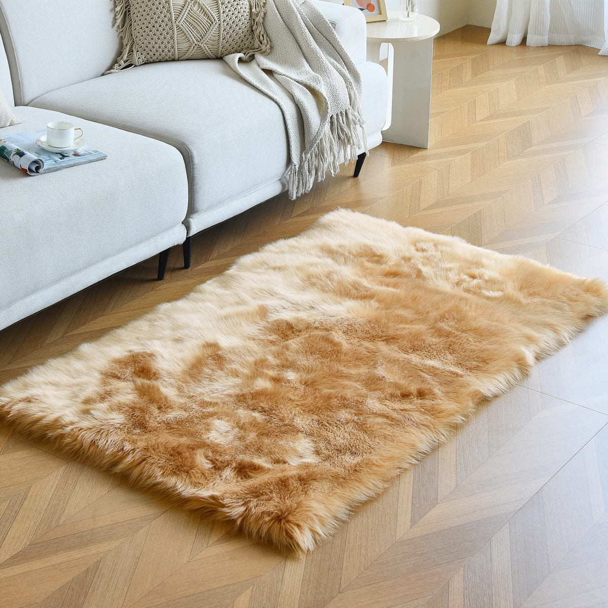 duduta White Faux Fur Throw Rug 2x3 ft, Small Bedside Rug Dorm Chair Cover