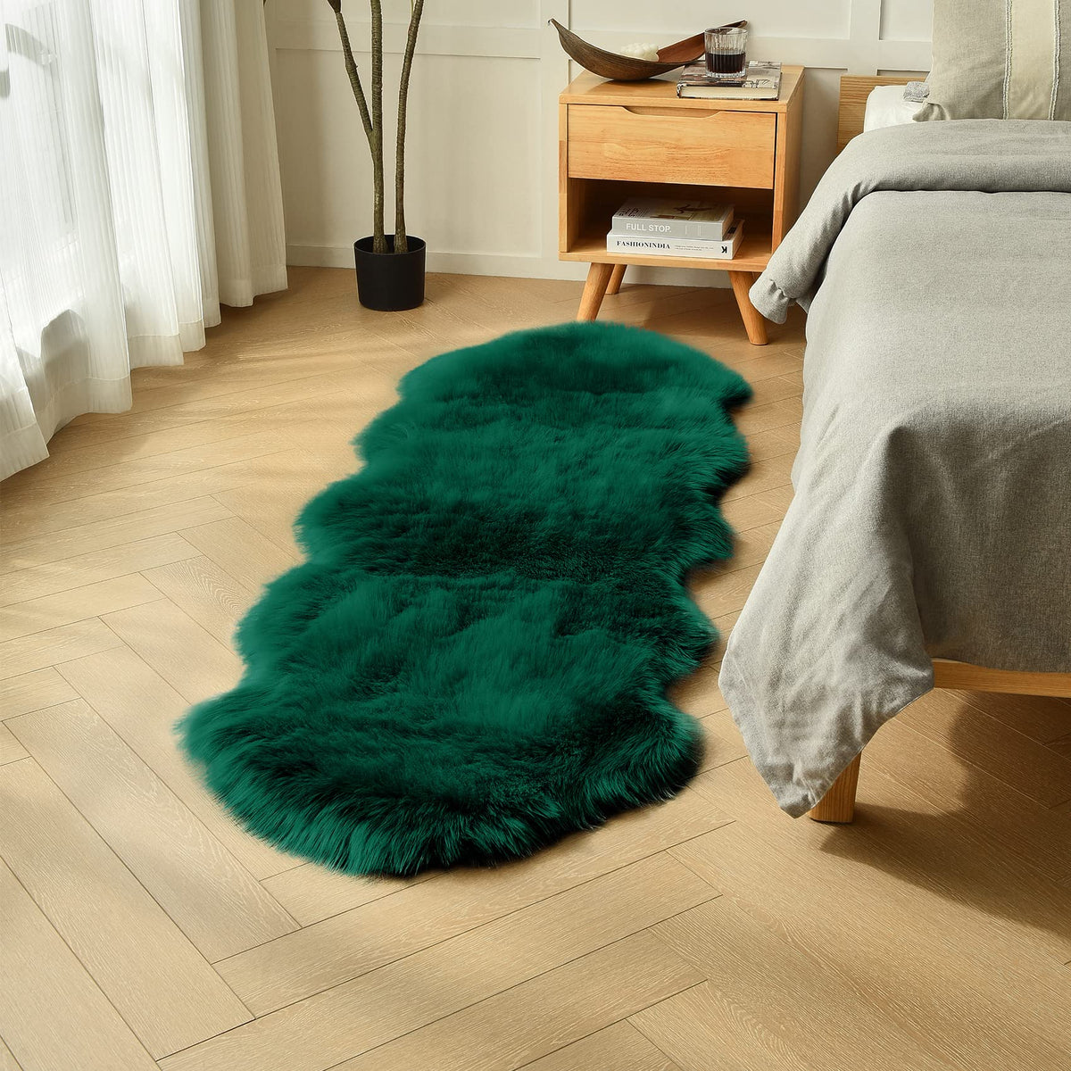 duduta White Faux Fur Throw Rug 2x3 ft, Small Bedside Rug Dorm Chair Cover
