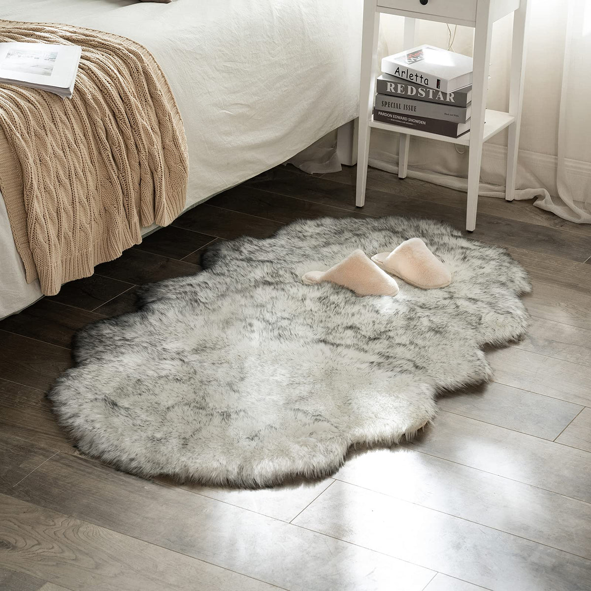 MIULEE Fluffy Area Rug 3x5 ft Faux Fur Sheepskin Rug for Bedroom White